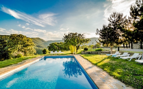 The pool is 10 metres long 